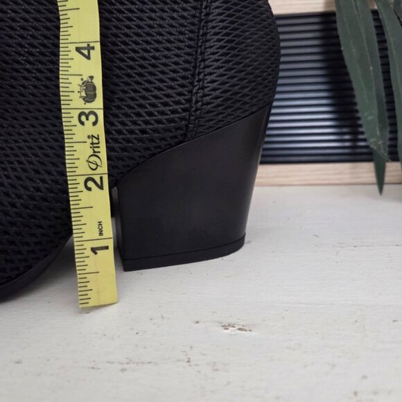 Summit I White Mountain, textured pinhole leather booties black size 38 … - Picture 9 of 15